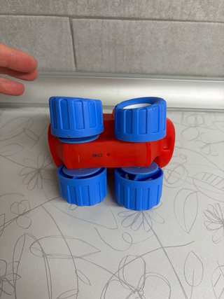 Camión de bomberos de juguete rojo y azul