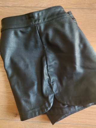 Pantalones cortos efecto piel H&M negros