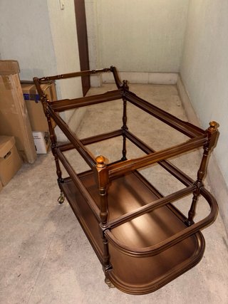 Camarera clásica de madera