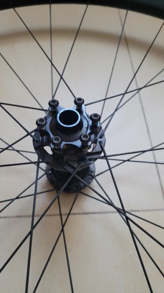 Roda Roval Traverse Alloy 29 Dianteira