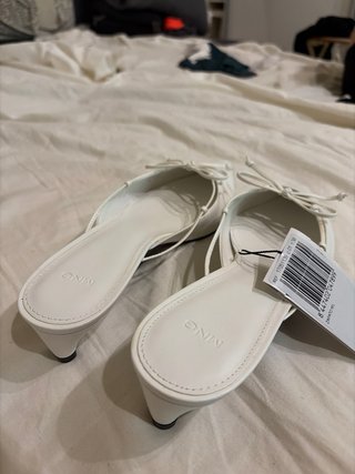 Zapatos tacón bajo blancos