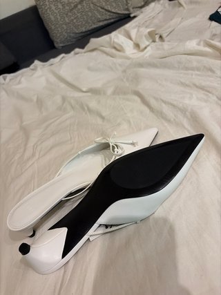 Zapatos tacón bajo blancos