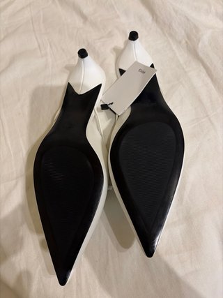 Zapatos tacón bajo blancos