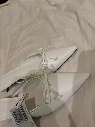 Zapatos tacón bajo blancos