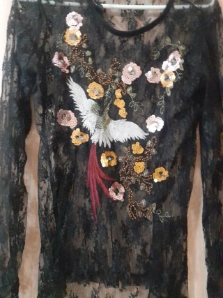 Blusa transparente negra encaje bordada ave