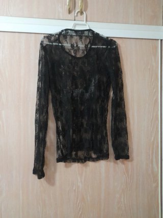 Blusa transparente negra encaje bordada ave