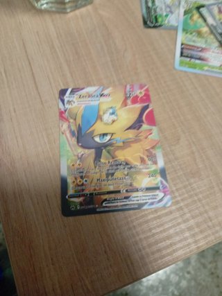 Carta Pokémon Zeraora VMAX