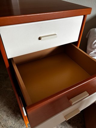 Cajonera de madera para habitación