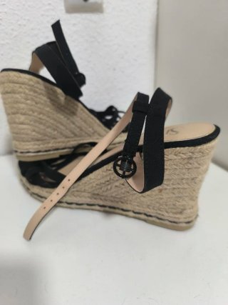Sandalias de cuña negras