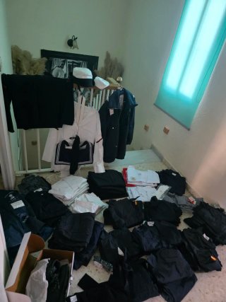 Abbigliamento militare della Marina e abbigliamento da cucina in offerta