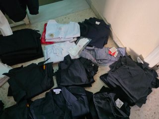 Abbigliamento militare della Marina e abbigliamento da cucina in offerta