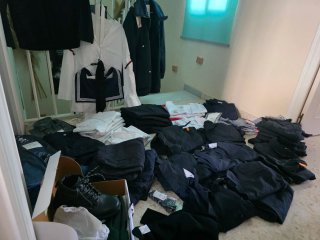 Abbigliamento militare della Marina e abbigliamento da cucina in offerta