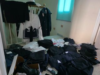 Abbigliamento militare della Marina e abbigliamento da cucina in offerta