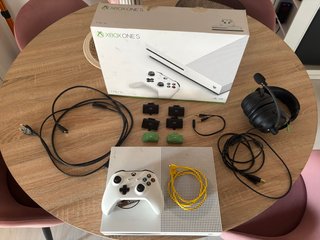 *Negociable* Xbox One S 1TB Blanca + Accesorios