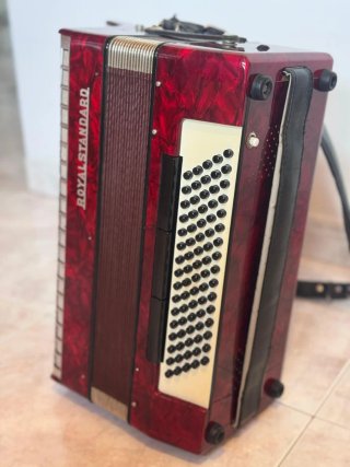 Fisarmonica Royal Standard 80 bassi