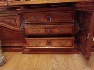 Mueble de Salón Clásico en Madera de Raíz
