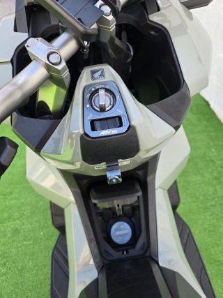 OFERTA: Honda ADV 350 Maxi Scooter Gris Mate Nueva