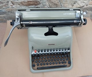 Máquina de escribir Hispano Olivetti Lexicon 80