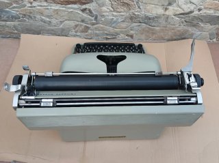 Máquina de escribir Hispano Olivetti Lexicon 80