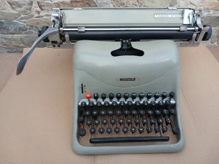 Máquina de escribir Hispano Olivetti Lexicon 80