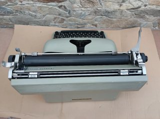 Máquina de escribir Hispano Olivetti Lexicon 80