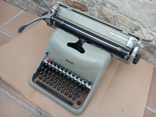 Máquina de escribir Hispano Olivetti Lexicon 80