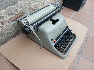 Máquina de escribir Hispano Olivetti Lexicon 80