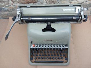 Máquina de escribir Hispano Olivetti Lexicon 80