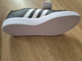 Zapatillas Adidas Negras y Blancas