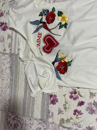 Camiseta blanca bordada Je t'aime