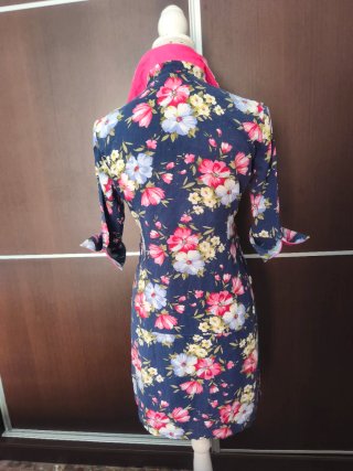 Vestido camisero floral azul y rosa