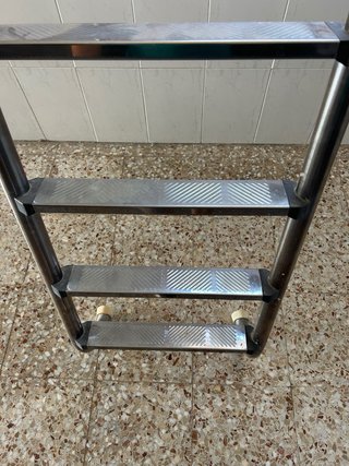 Escalera Piscina Metal y Plástico