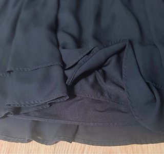 ZARA. Vestido corto negro cuello blonda. Talla L.