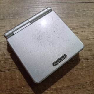 Game Boy Advance SP plata + juego 2 en 1