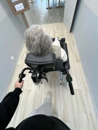 Acompañamiento y Cuidado de Personas Mayores
