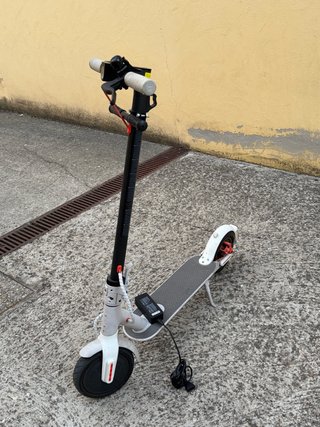 Patinete Eléctrico Blanco y Negro Xiaomi
