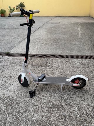 Patinete Eléctrico Blanco y Negro Xiaomi