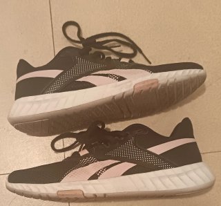 Zapatillas Reebok Negras y Rosas