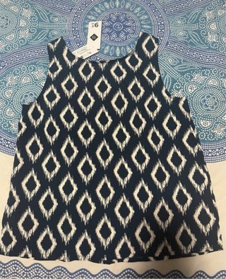 Blusa azul y blanca