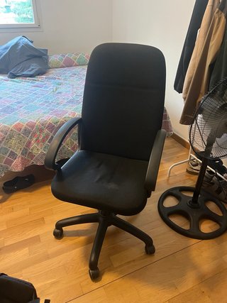 Silla de oficina negra