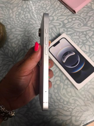 Se vende iPhone 16e completamente nuevo.