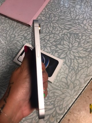 Se vende iPhone 16e completamente nuevo.