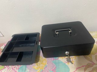 Caja Fuerte Negra con Bandeja y Llave