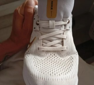 Nike Oro y Blanco Talla  Pone 40'5, 41 da taya 41