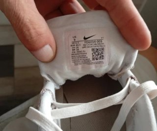 Nike Oro y Blanco Talla  Pone 40'5, 41 da taya 41