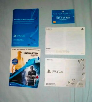 PS4 + 2 Mandos + Base Carga