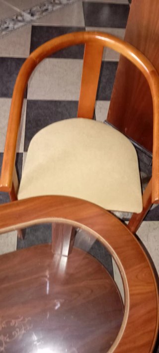 Mesa de centro y 2 sillones