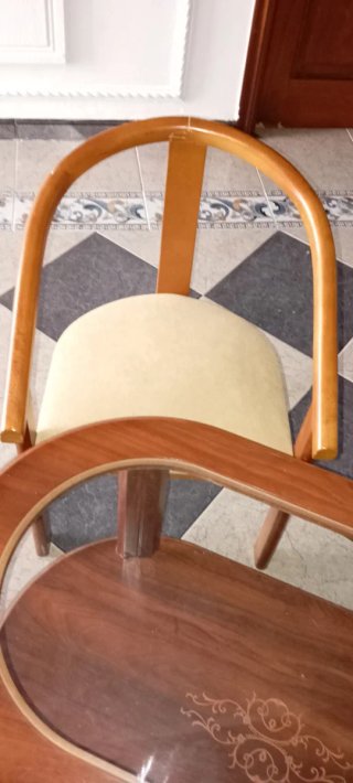 Mesa de centro y 2 sillones