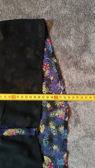 Blusa sin mangas vintage floral negra