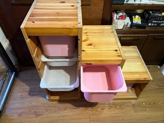 Mueble Escalera Madera con Cajones Rosas